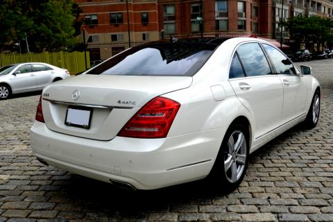 Mercedes S550 limousine in NYC